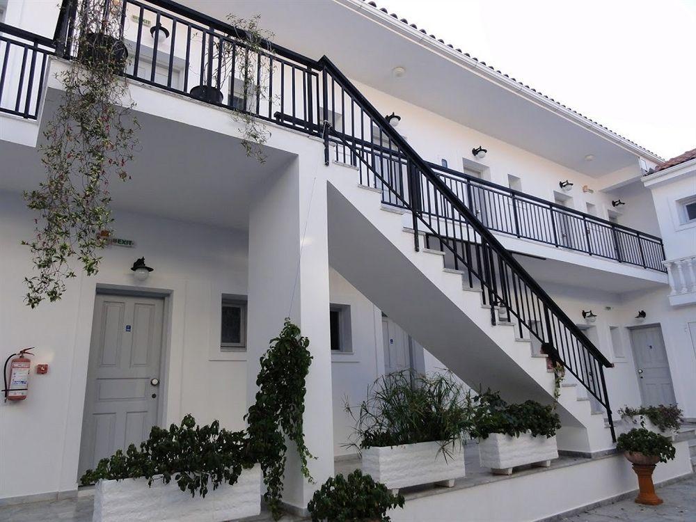 Hotel Athina Karavomylos Exterior photo